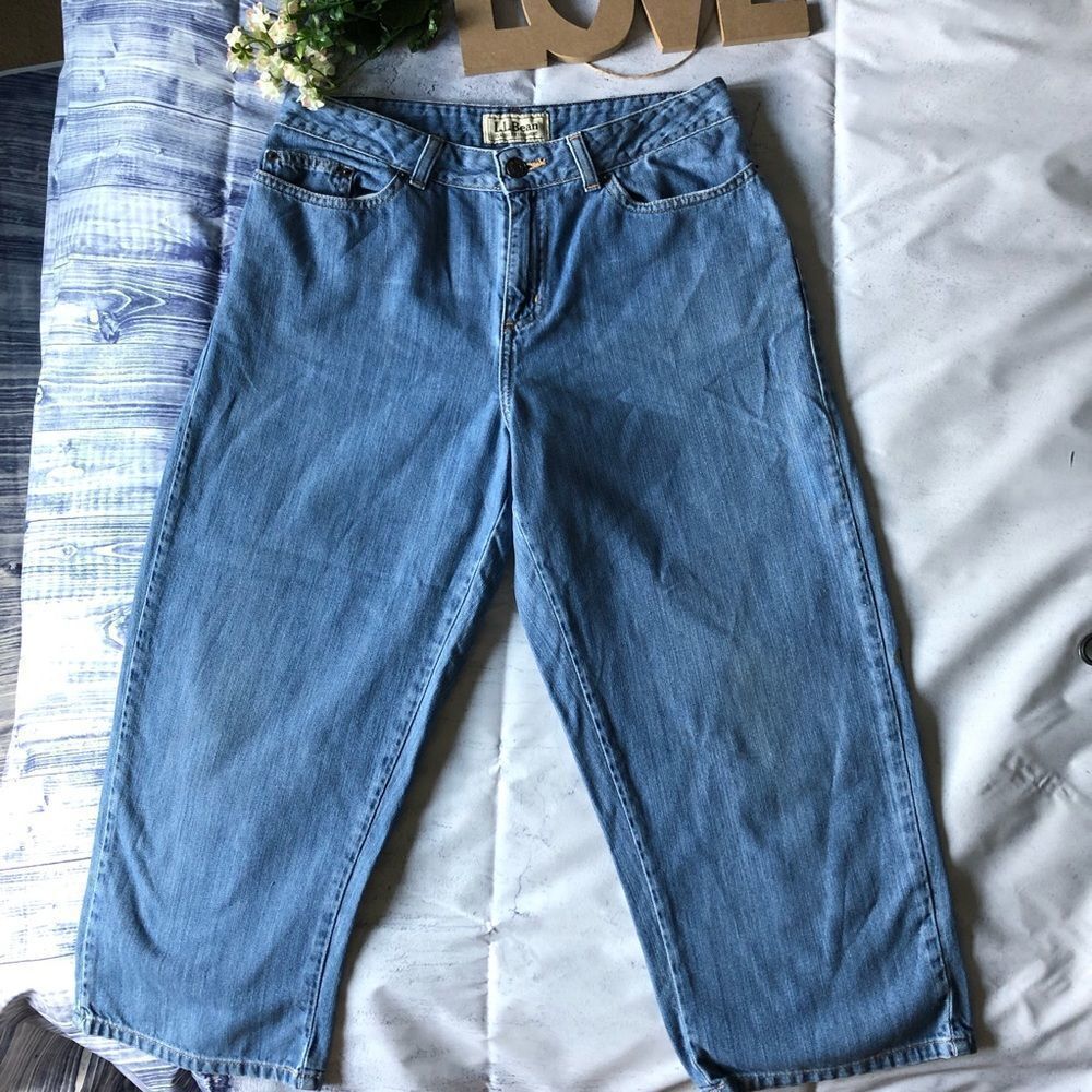LL Bean Jean Classic Fit Capris (NOTE:READ FLAW)